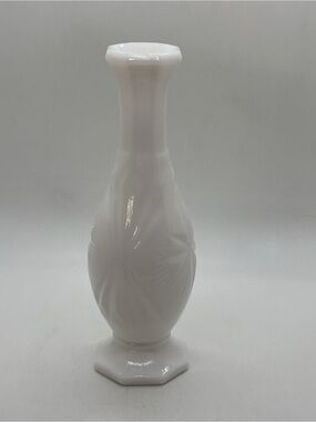 Vintage White Milk Glass Starburst Bud Vase